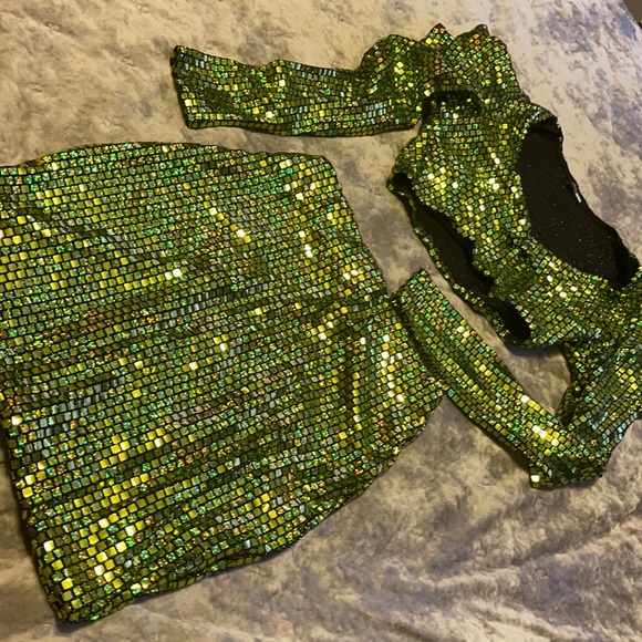 Two piece skirt set - Picture 1 of 3